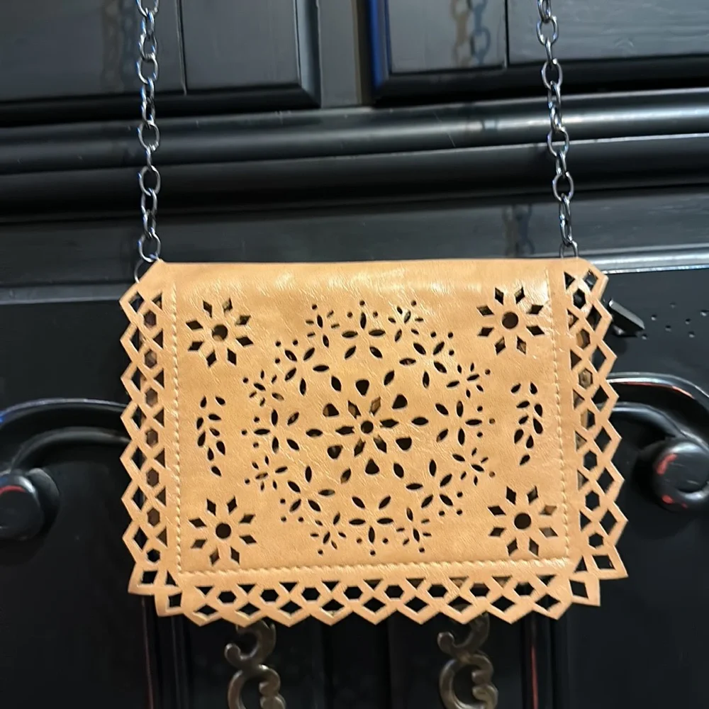 New crossbody purse with metallic design chain strap color of hematite  7”x5.5” - Picture 2 of 10